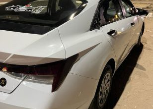 سيارة هيونداي إلنترا للإيجار – راحة وفخامة