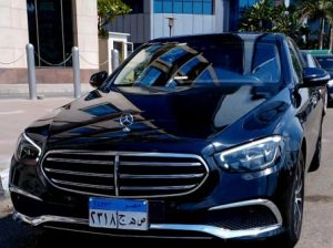 لا تتردد: استأجر مرسيدس E200 مع سائق الآن!