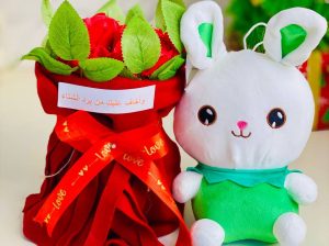 ❄️🧣 سكارف ميكاسا مع بوكي 
ورد… وأرنب لطيف ب