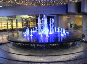 نوافير.  مسابح . حدائق . ملاعب