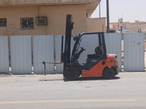 رافعات شوكيه فوركلفت للايجار سيزرلفت للايجار