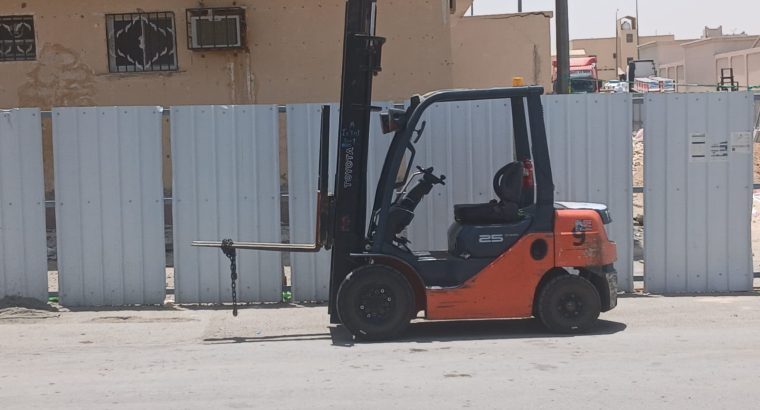 رافعات شوكيه فوركلفت للايجار سيزرلفت...