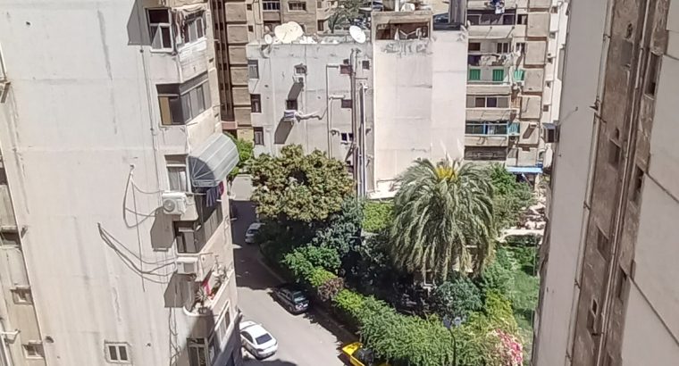 شقه فى تعاونيات سموحه للبيع...