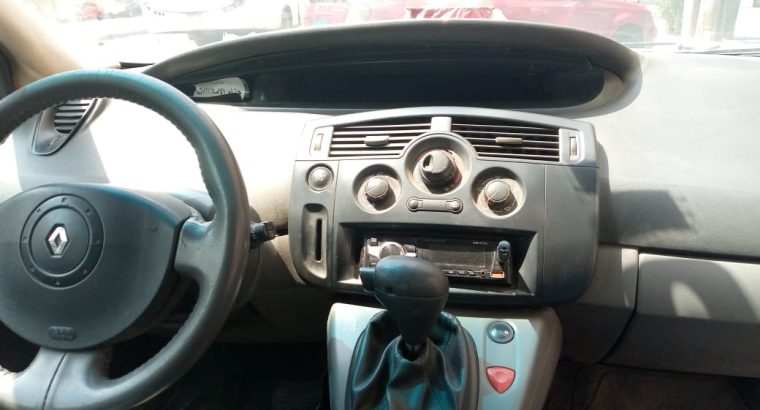 سيارة رينو سينيك ٢موديل ٢٠٠٥...