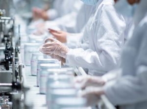 مطلوب شباب وبنات للعمل في مصنع مستحضرات التجم