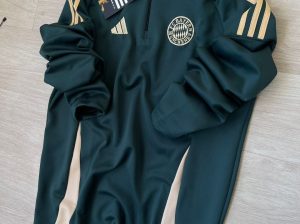 تراك البايرن ✨
غطس مستورد 
L.xl.xxl.3xl
لوجو