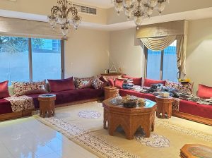 فيلا فاخرة للبيع في أبوظبي بموقع مميز