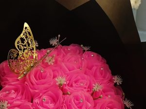 بوكيهات ورد الساتان مصنوعه هاند ميد بشكل فخم