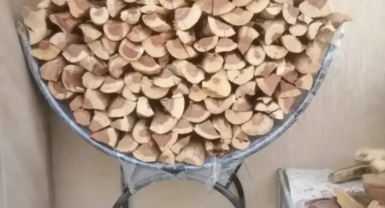 عامل تقطيع الحطب قص اشجار...